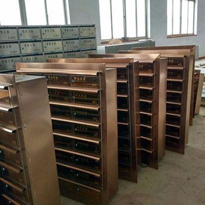 簡述信報(bào)箱門板清洗的注意事項(xiàng)